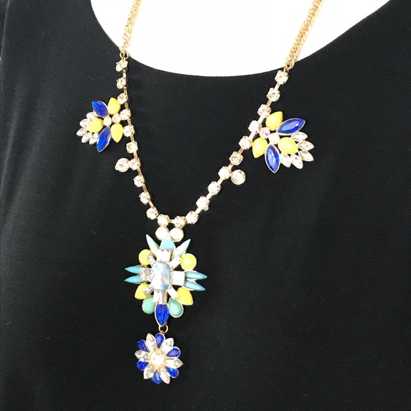 Necklace gold pastel flowers statement jewelry - Picture 3 of 7